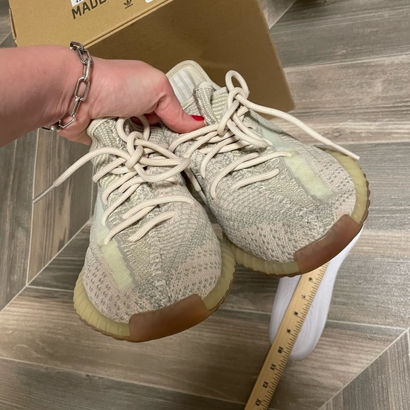 Adidas Yeezy size 40 euro - Picture 1 of 4